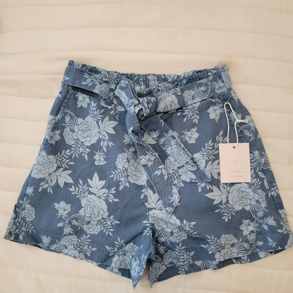 LC Lauren Conrad Blue Floral Paperbag Shorts NWT - Picture 4 of 4